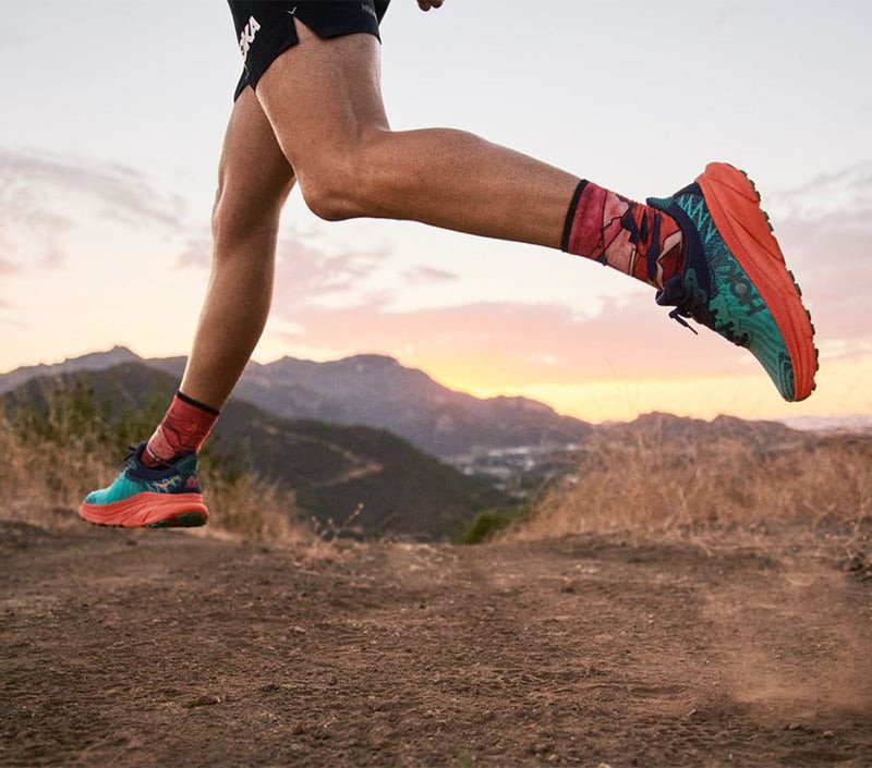 Mẫu giày chạy bộ hiện đại với công nghệ đệm êm ái