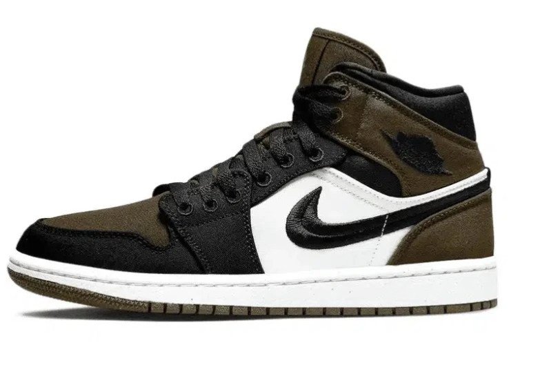 Mẫu giày nike jordan nữ năng động trên đường phố, thể hiện phong cách cá tính