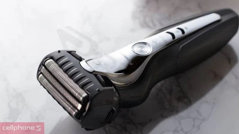 Máy cạo râu dạng lá (Foil shaver) với lưới bảo vệ và lưỡi cắt bên trong