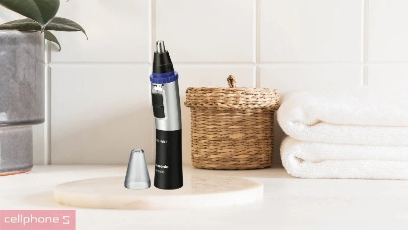 Máy tỉa lông mũi Panasonic ER-GN30-K453 với lưỡi dao thép không gỉ kép hiệu quả và an toàn