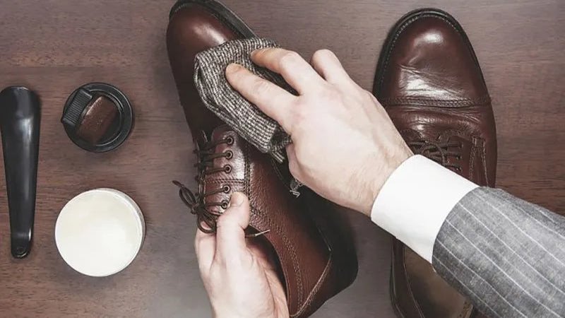 Mẹo vệ sinh giày định kỳ và bảo quản form giày để tăng tuổi thọ sản phẩm