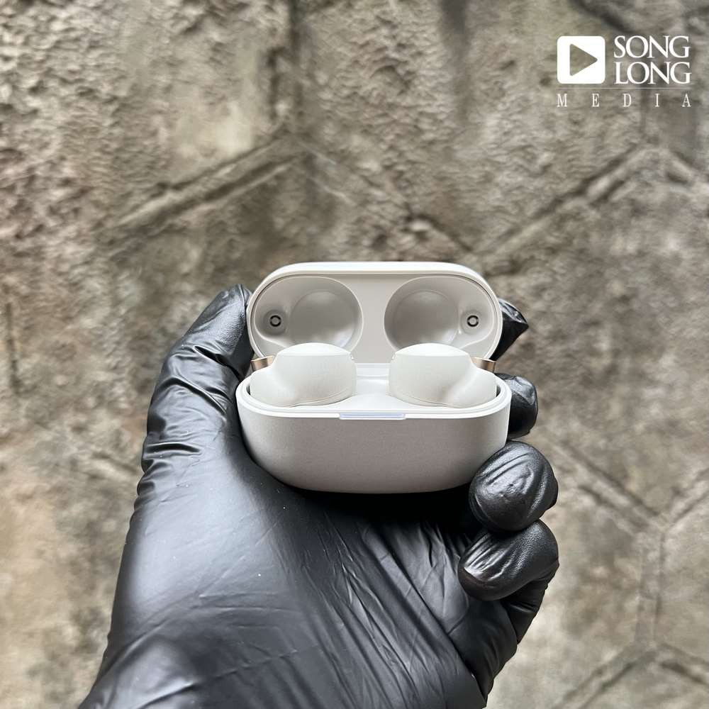 Minh họa công nghệ chống ồn chủ động (ANC) trên Sony WF-1000XM4 cũ, cách ly tiếng ồn hiệu quả.