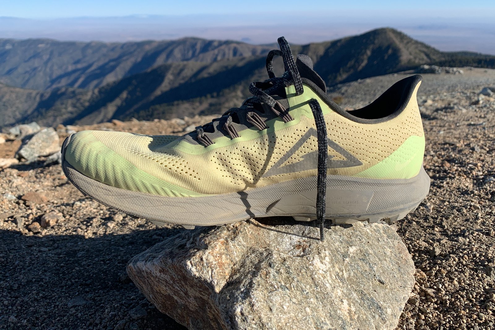 Mũi giày Nike Air Zoom Pegasus 36 Trail với lớp bảo vệ nhẹ nhàng và hiệu quả