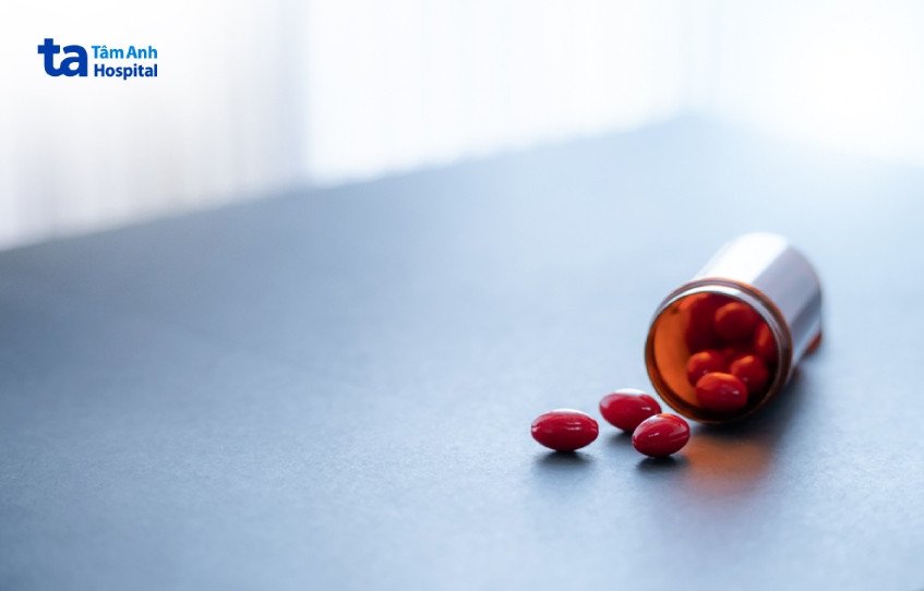 Nếu cơn ho trở nên nghiêm trọng, phụ huynh nên cho trẻ uống thuốc giảm ho