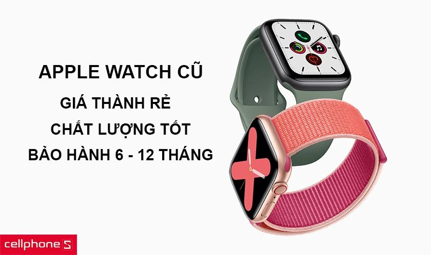 Người dùng đang xem xét một chiếc đồng hồ Apple Watch cũ màu bạc