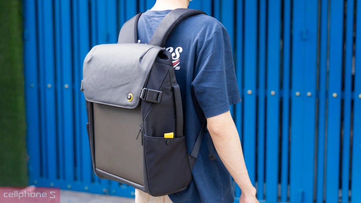 Nhiều ngăn chứa tiện lợi bên trong một chiếc balo đựng laptop, có thể chứa túi chống sốc 13 inch