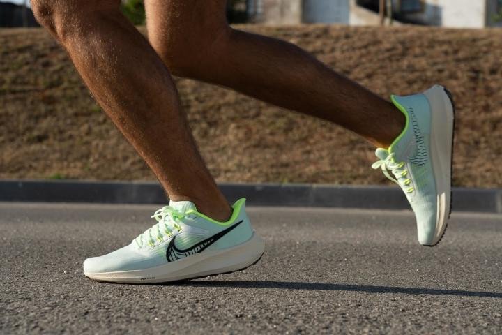 Nike Air Zoom Pegasus 39 trên đường chạy