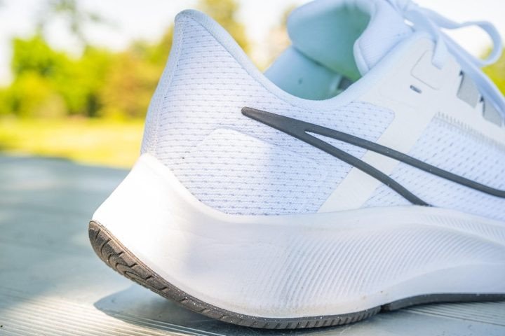 Phần gót và đế ngoài của Nike Air Zoom Pegasus 38