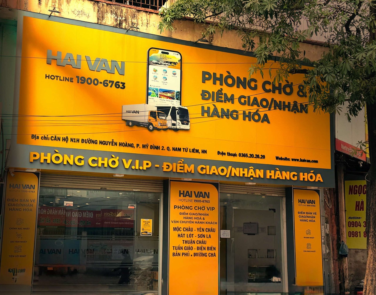 Quầy thông tin và đón tiếp khách hàng tại số 1 Nguyễn Hoàng