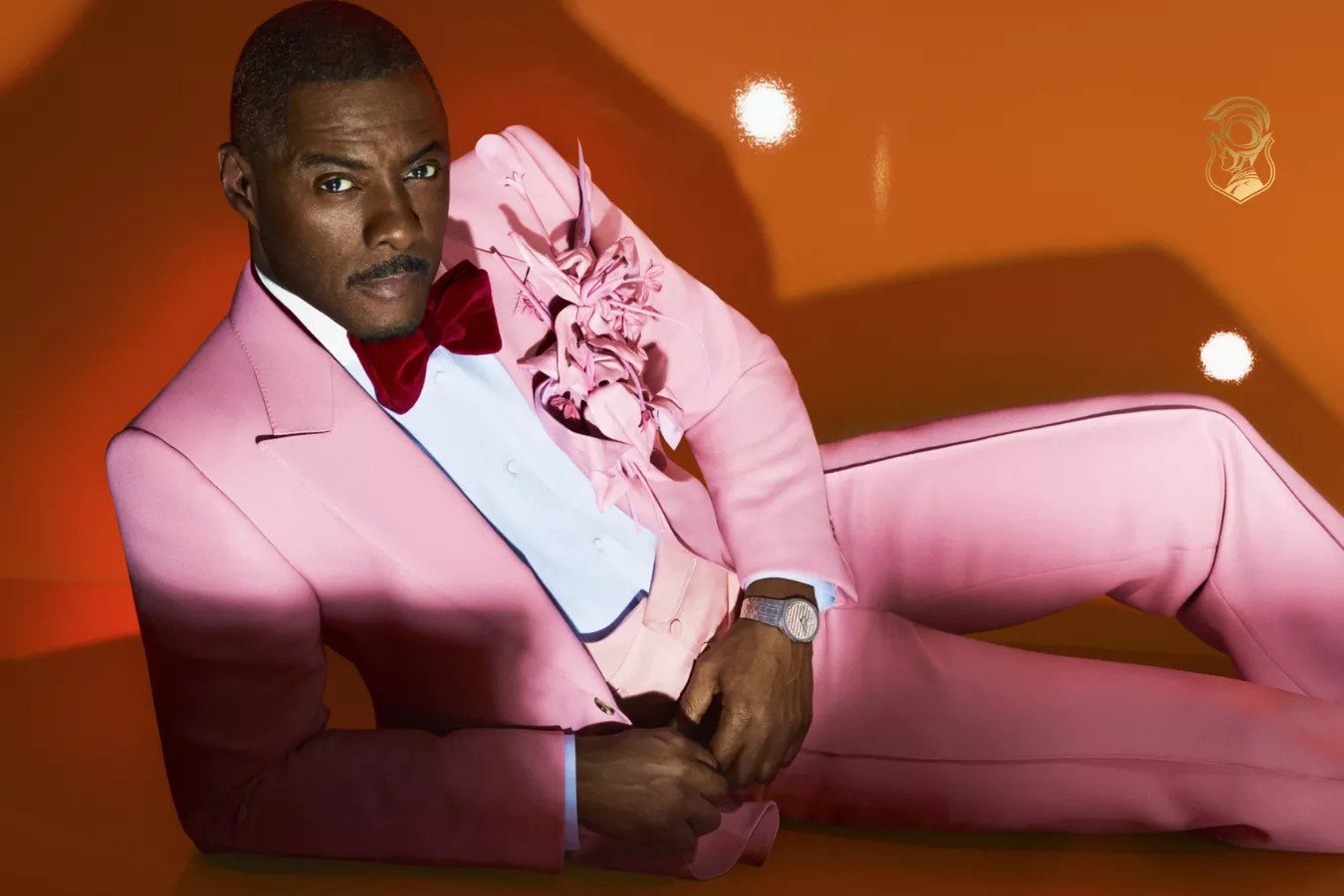 Siêu sao diện đồng hồ Gucci, minh chứng cho sức ảnh hưởng toàn cầu của thương hiệu.