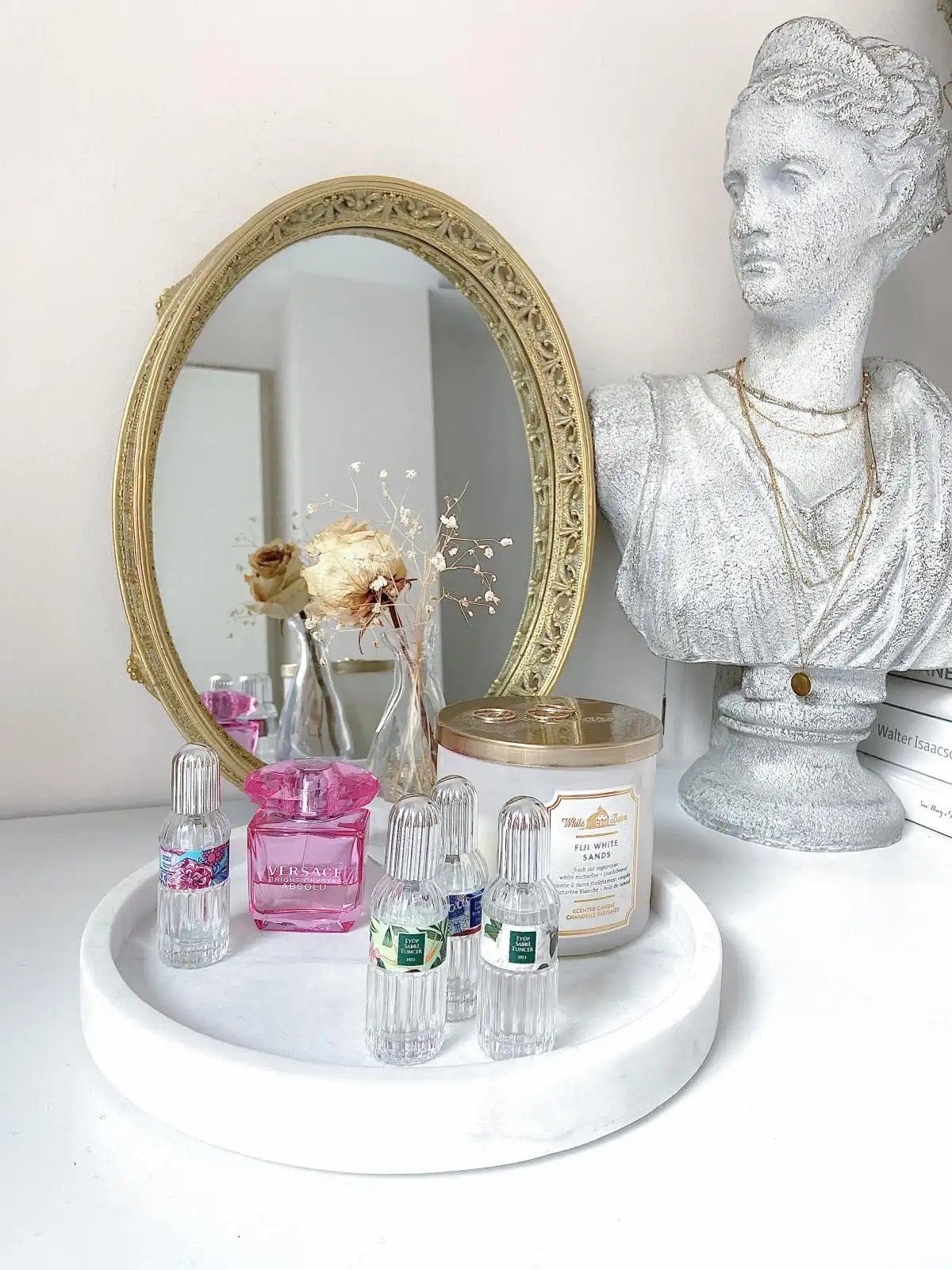 So sánh chi tiết nốt hương của hai dòng nước hoa Versace hồng Bright Crystal và Bright Crystal Absolu.