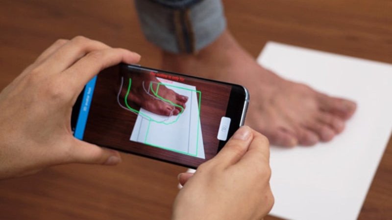 Sử dụng ứng dụng đo size giày trên điện thoại tiện lợi