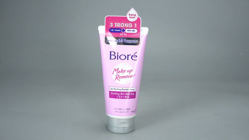 Sữa rửa mặt Biore 3 In 1 Makeup Remover Foam đa năng
