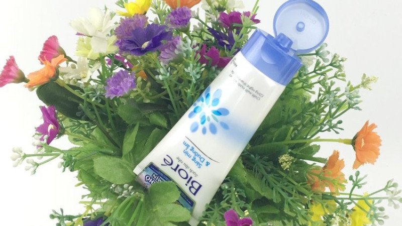 Sữa rửa mặt Biore Skin Care Facial Foam Moisture làm sáng mịn và dưỡng ẩm