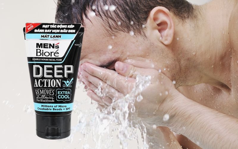Sữa rửa mặt Men's Biore Deep Action với các hạt khoáng chất đen