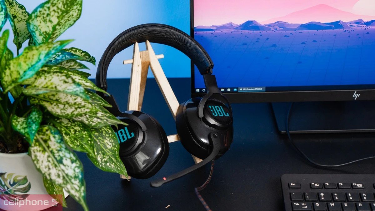 Tai nghe JBL chính hãng có dây với đệm tai êm ái màu đen