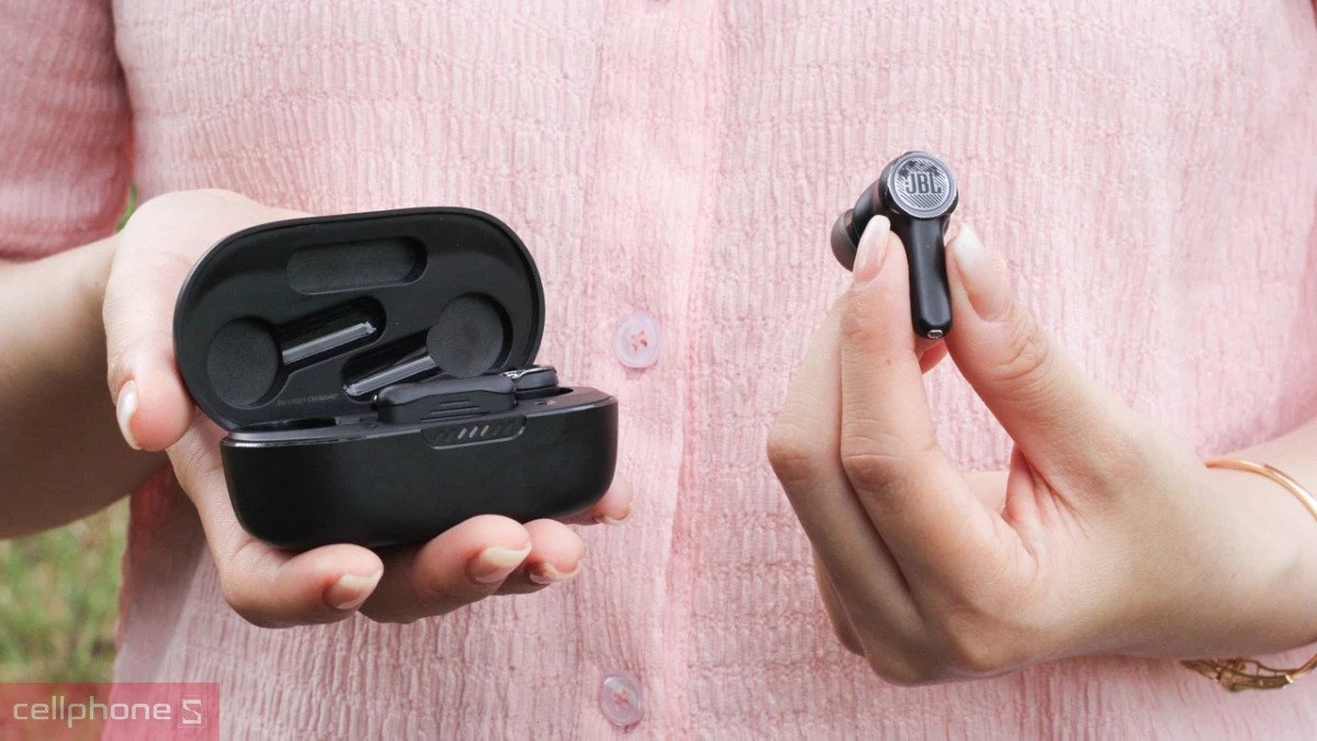 Tai nghe JBL chính hãng với công nghệ chống ồn và các tính năng thông minh