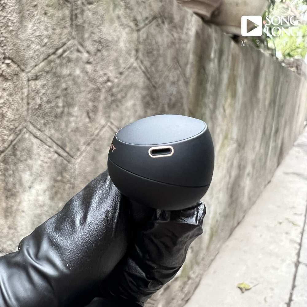 Tai nghe Sony WF-1000XM4 cũ và các phụ kiện đi kèm như dây sạc Type-C và nút tai nghe, đảm bảo đầy đủ trải nghiệm.