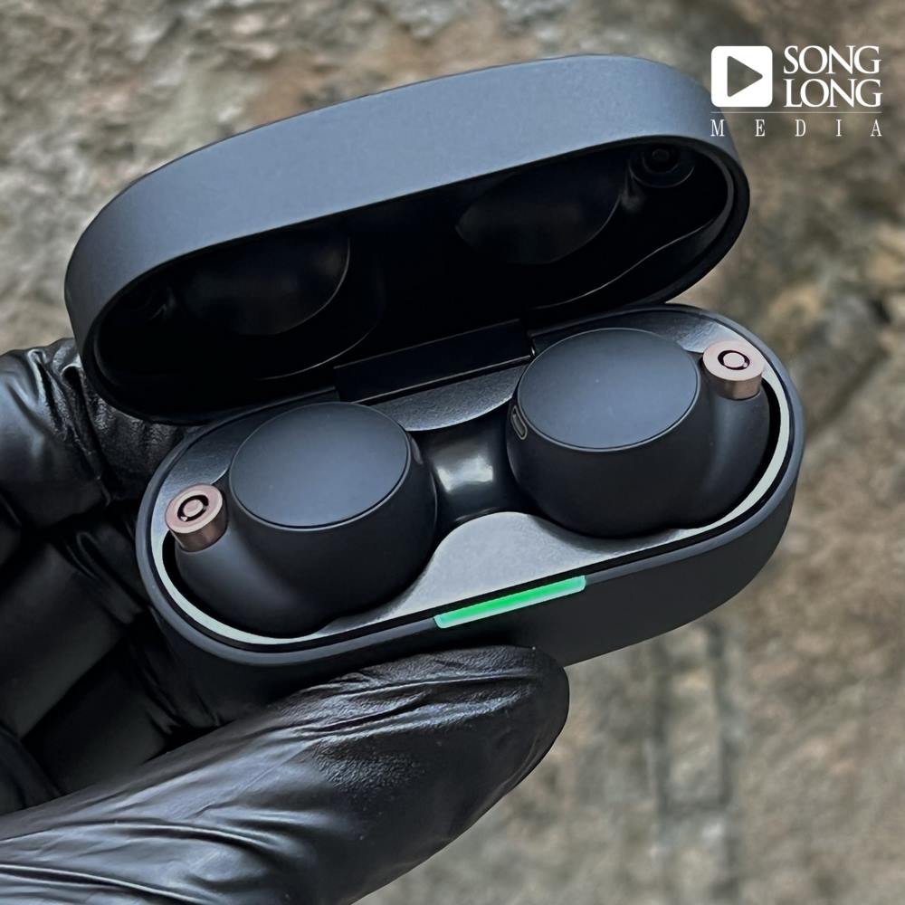 Tai nghe Sony WF-1000XM4 cũ với khả năng kháng nước IPX4, thích hợp cho hoạt động thể thao nhẹ.