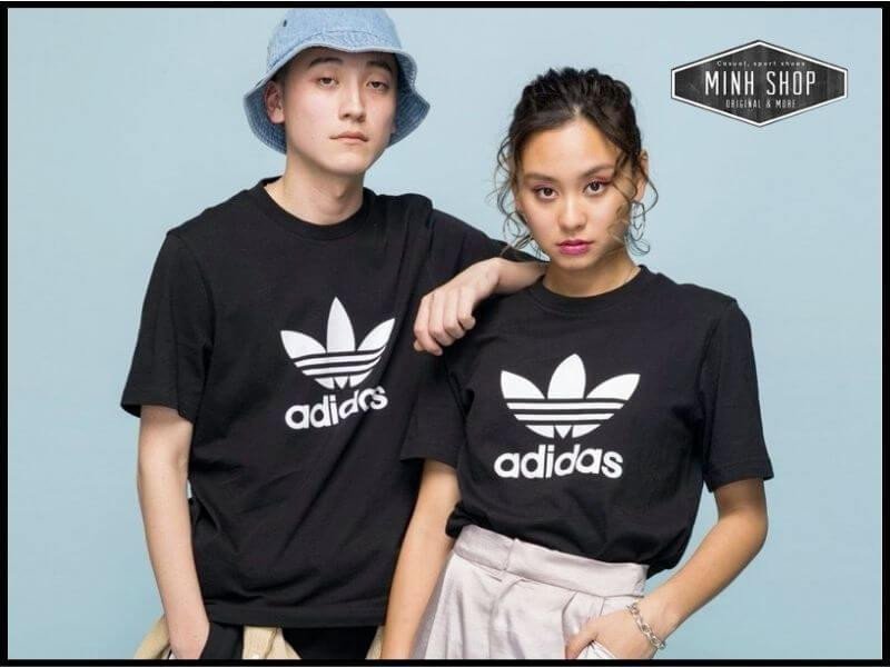 Thử trực tiếp áo Adidas để đảm bảo vừa vặn theo bảng size