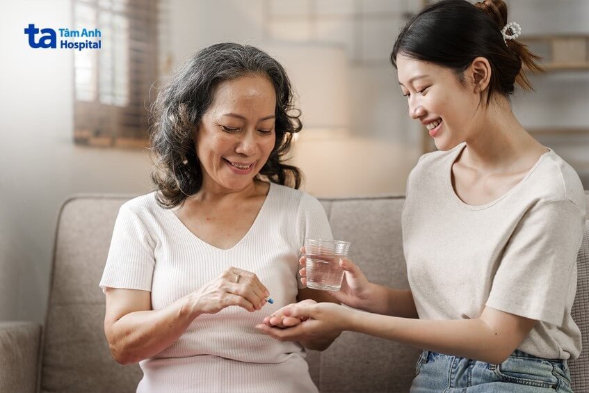 Tuân thủ việc dùng viên uống chống tai biến theo hướng dẫn bác sĩ