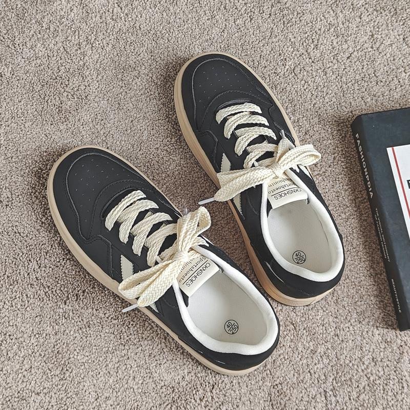 Vẻ ngoài cuốn hút cùng giày sneaker nam giá rẻ màu đen, phù hợp mọi sự kiện