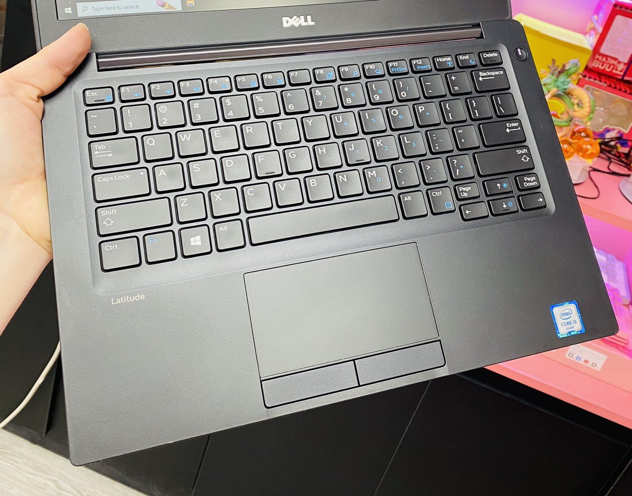 Bàn phím và các cổng kết nối đa dạng của Dell Latitude 7280