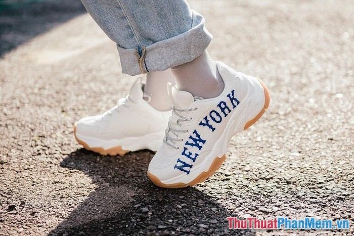 Bộ sưu tập giày nữ thời trang với nhiều kiểu dáng, minh họa cho bảng size giày Hàn Quốc dành cho phái đẹp