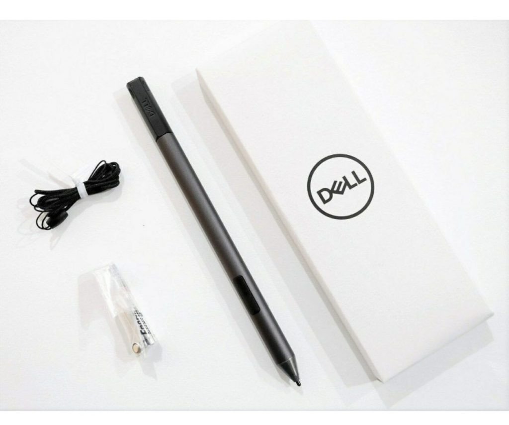 Bút cảm ứng Dell PN556W trên tay, sẵn sàng cho việc ghi chú và sáng tạo