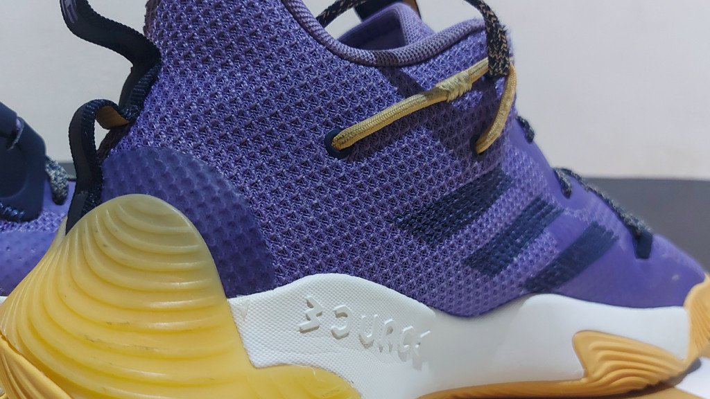 Chất liệu lưới thoáng khí và bền bỉ của mẫu giày adidas Harden Stepback 3