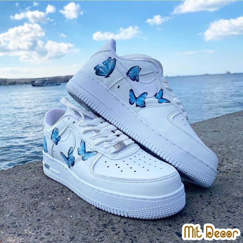 Chi phí custom hình vẽ giày thể thao