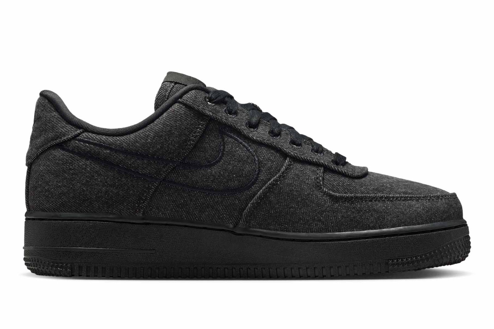 Chi tiết thân trong của đôi Nike Air Force 1 Black Denim, thiết kế mạnh mẽ.