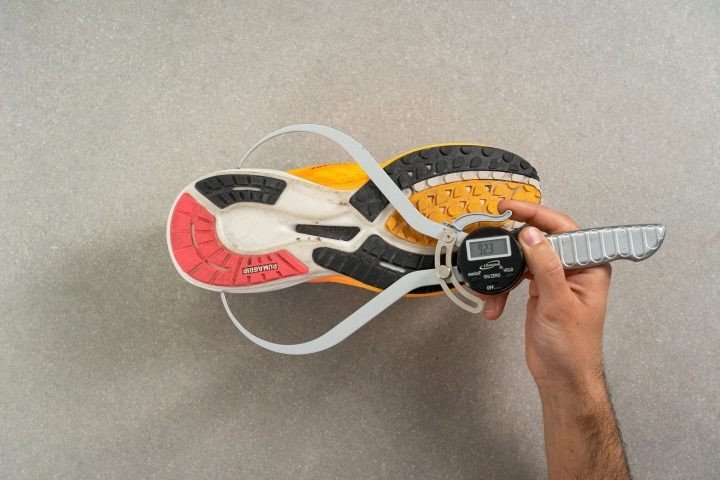 Chiều rộng đế giữa gót chân của Puma Deviate Nitro 2