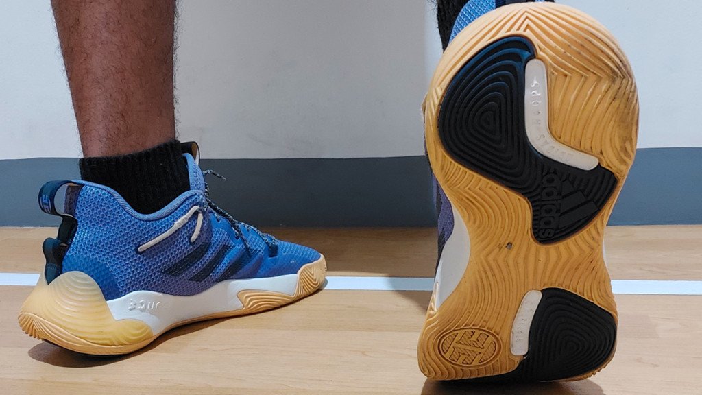 Đế ngoài chống trượt của giày bóng rổ adidas Harden Stepback 3