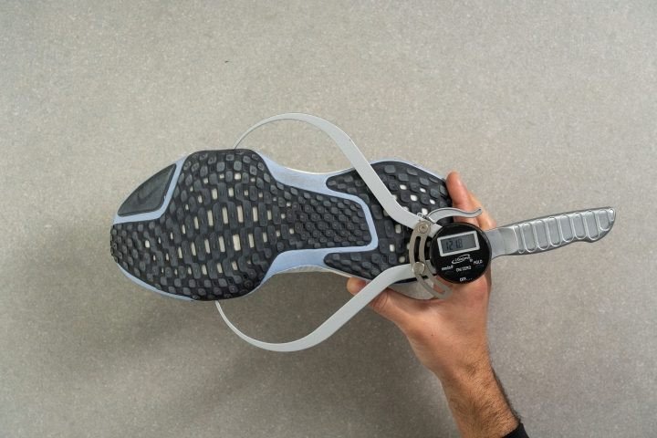 Đo độ rộng phần mũi giày nike invincible run 3