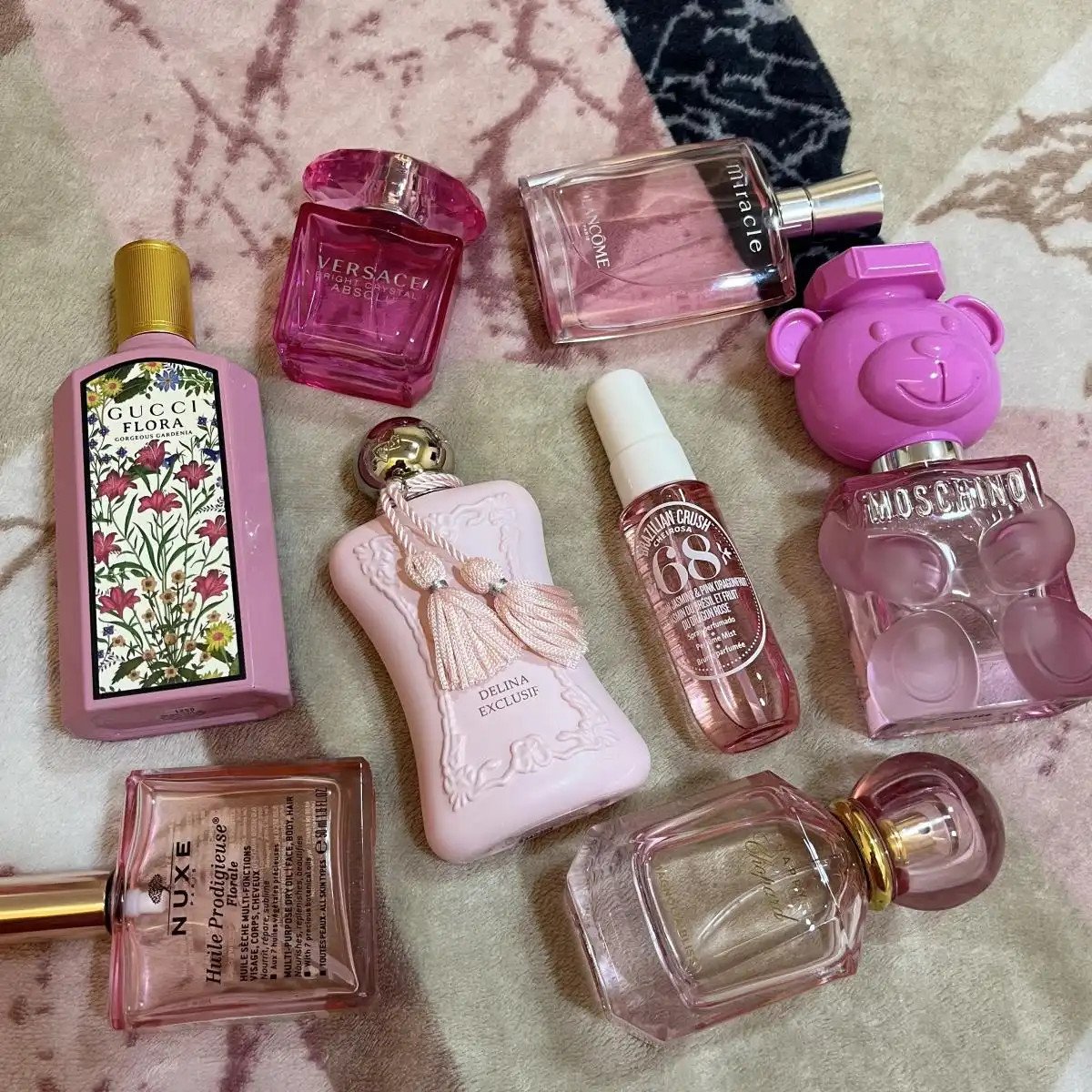 Độ lưu hương và tỏa hương của Versace Bright Crystal hồng nhạt và hồng đậm