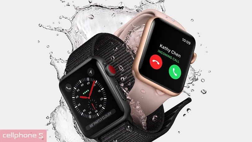 Đồng hồ smartwatch nữ hiển thị khả năng chống nước khi tiếp xúc với nước