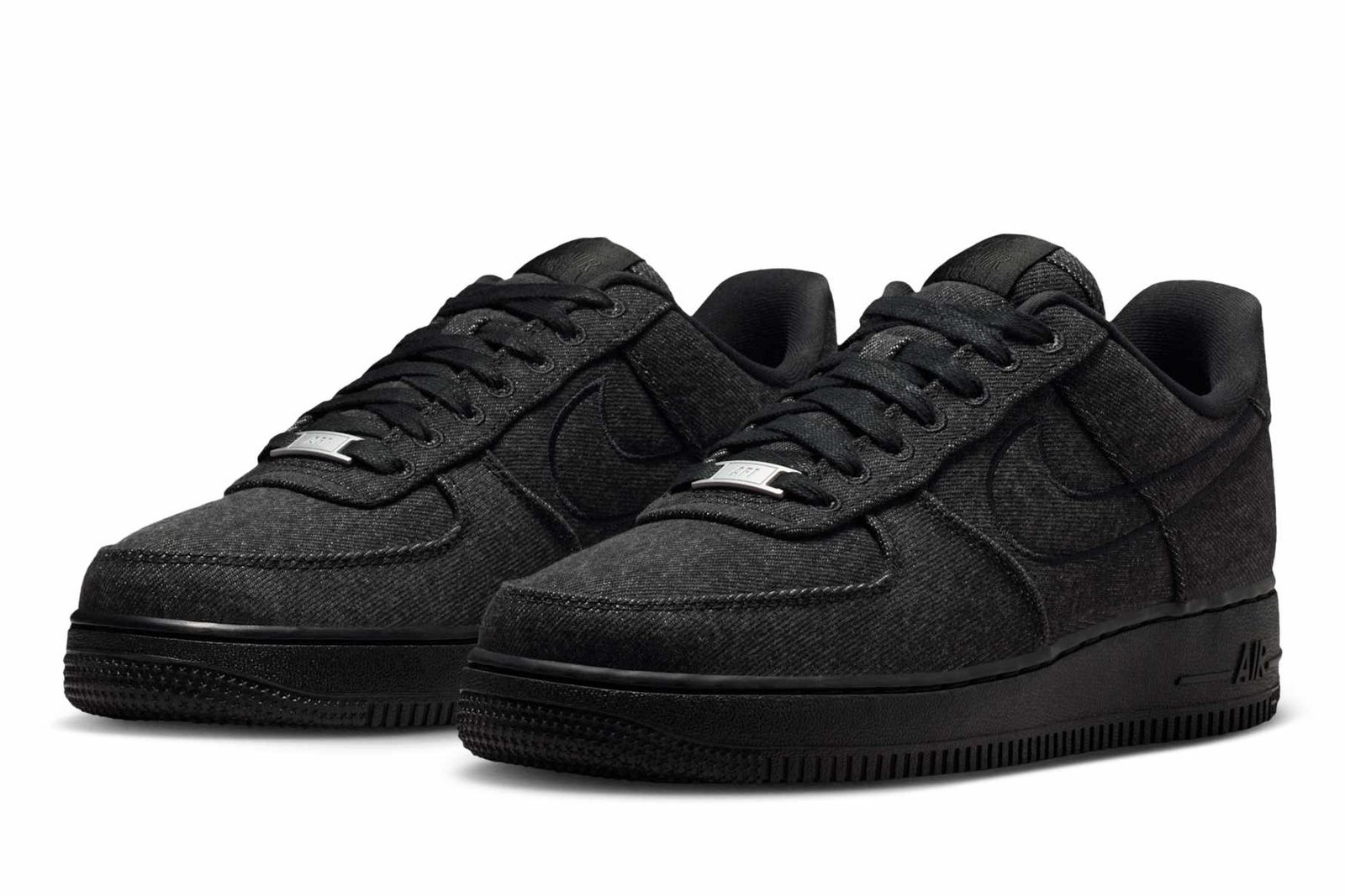 Giày Nike Air Force 1 Low Black Denim toàn cảnh, biểu tượng phong cách.