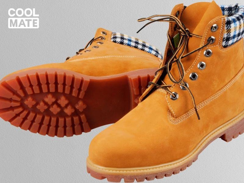Giày tây Chukka Boots da lộn màu be với ba lỗ xỏ dây đơn giản