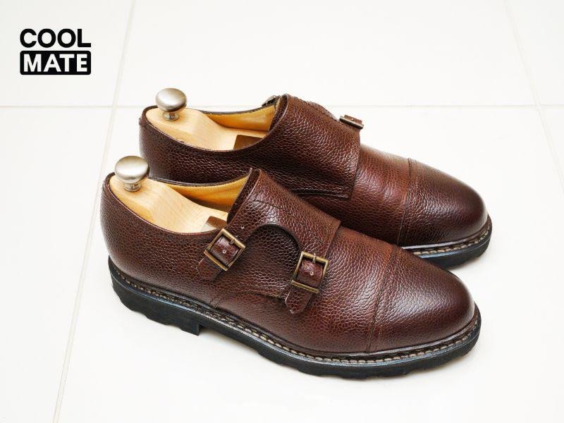 Giày tây Double Monk Strap với hai khóa cài kim loại sang trọng trên thân giày