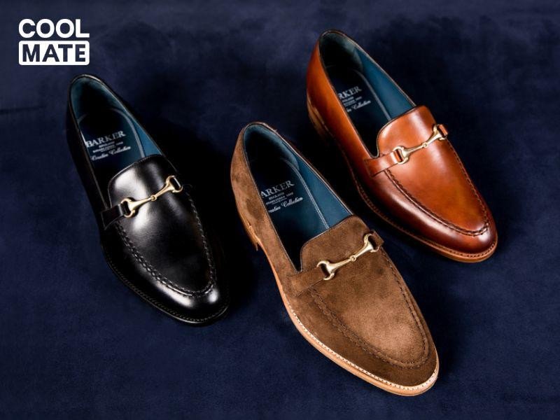Giày tây Loafer Horsebit màu đen với chi tiết khóa kim loại hình móng ngựa đặc trưng của Gucci