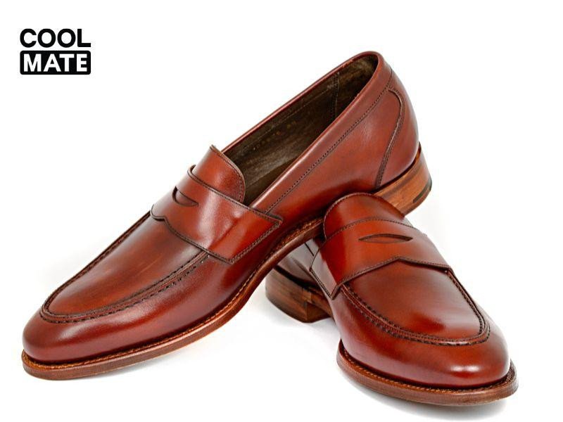 Giày tây Loafer Penny màu nâu với dải da vắt ngang có khe nhỏ đặc trưng