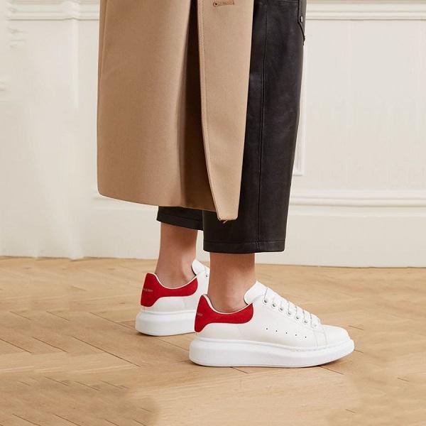 Giày thể thao nữ đế cao hàng hiệu Alexander McQueen Red Suede Oversized màu trắng đỏ