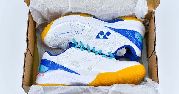 Giày Yonex Power Cushion 101 xanh với thiết kế thân giày và đế giày tinh tế, sẵn sàng cho mọi chuyển động