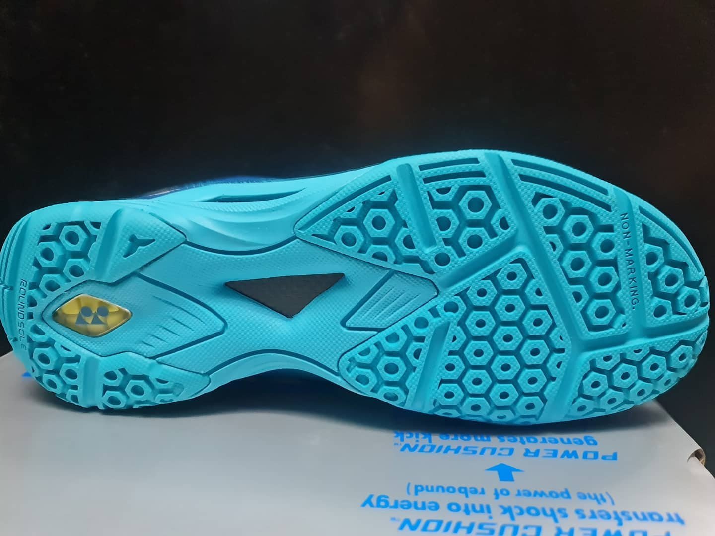 Hình ảnh cận cảnh giày Yonex Aerus Z màu xanh