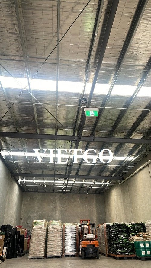 Kho hàng của khách hàng nhập khẩu giày thể thao tại Úc