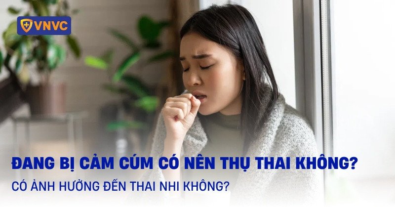Người phụ nữ mệt mỏi với các triệu chứng cảm cúm cần nghỉ ngơi