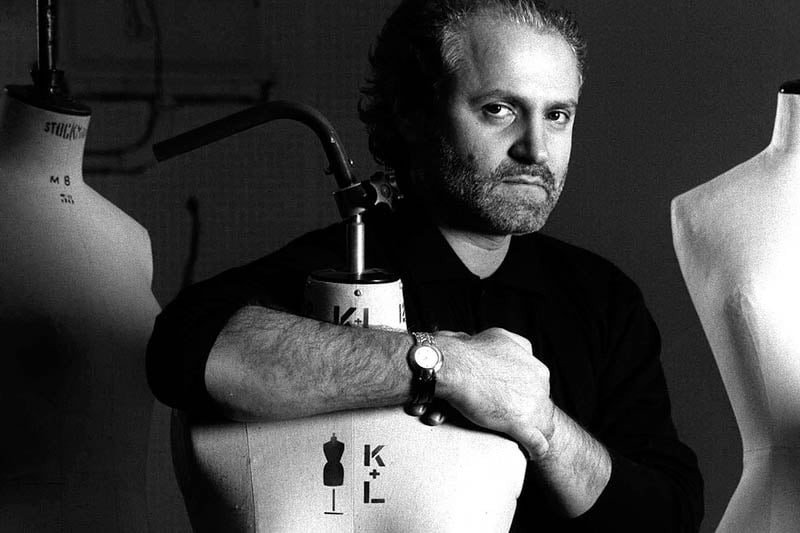 Người sáng lập thương hiệu Versace, Gianni Versace, nhà tiên phong trong lĩnh vực nước hoa và thời trang nữ.