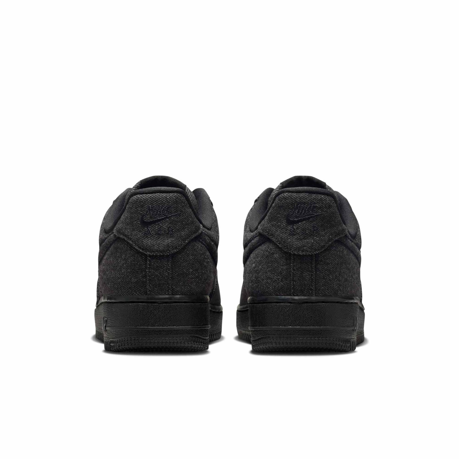 Phần gót của Nike Air Force 1 Black Denim, điểm nhấn logo.