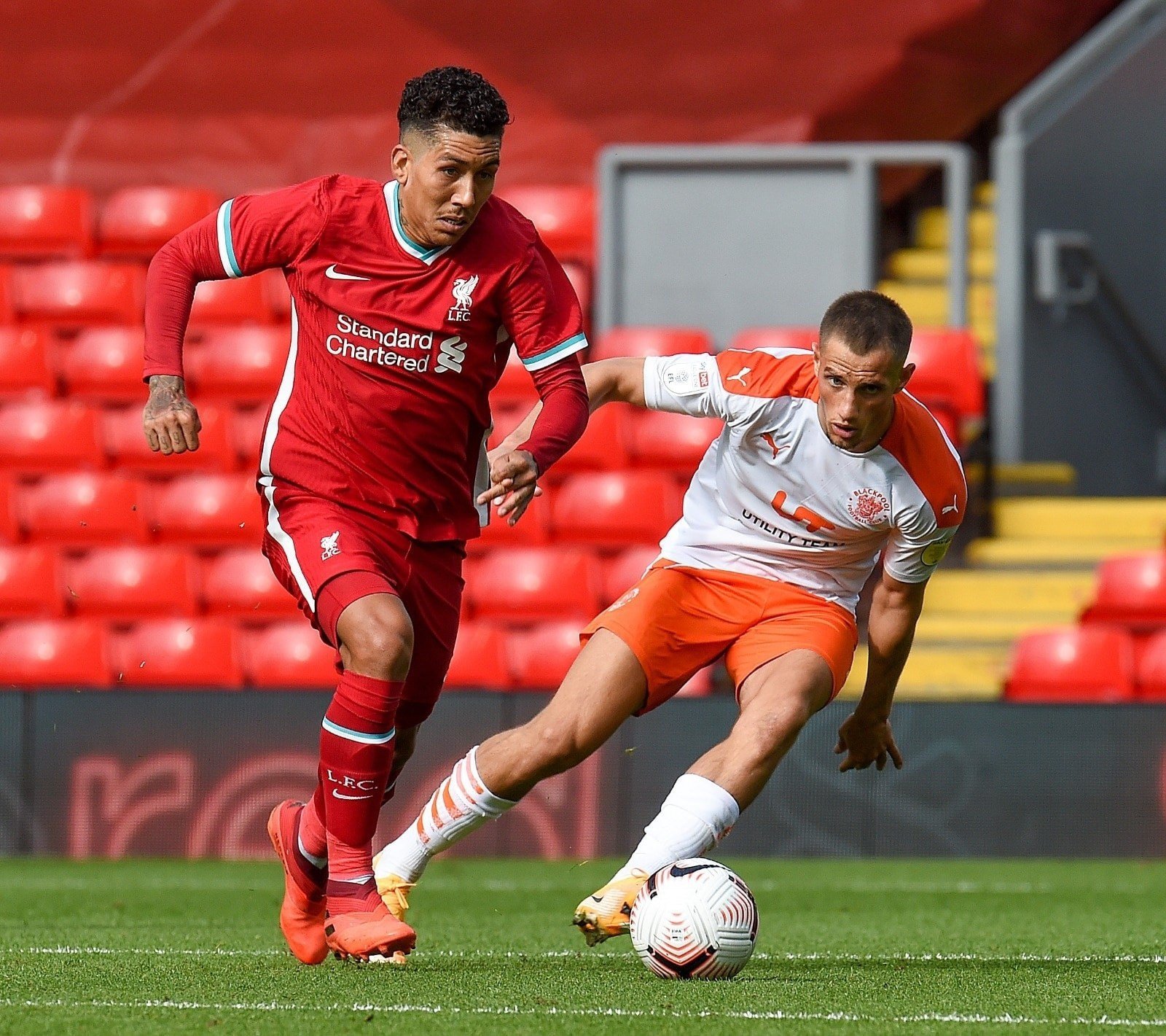 Roberto Firmino tự tin thi đấu với giày đá bóng không dây